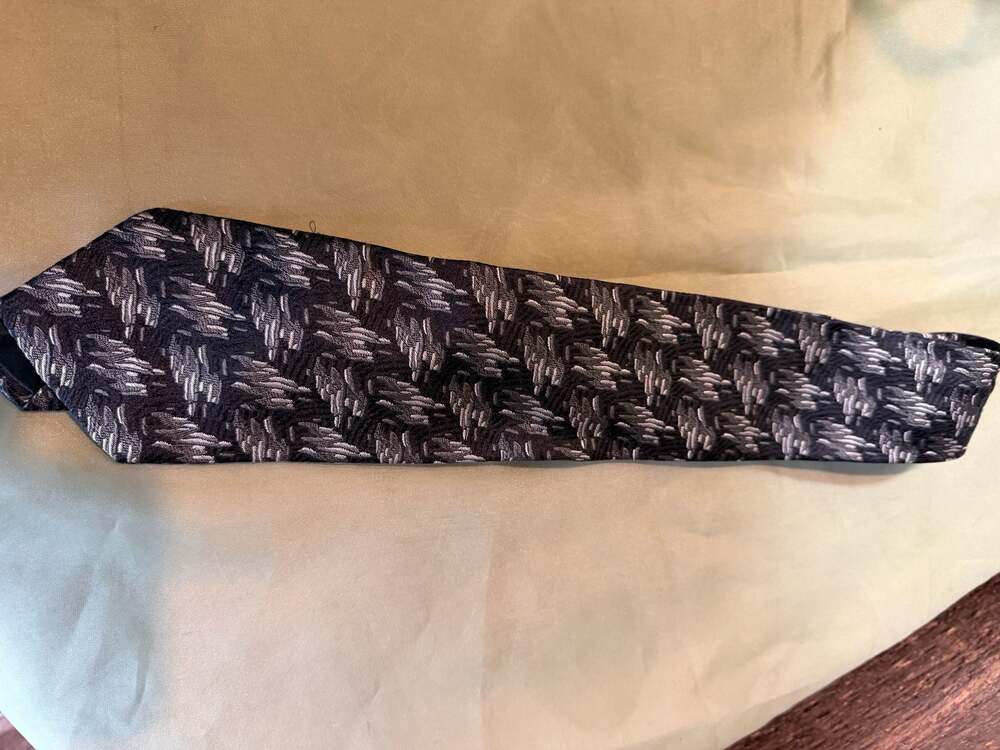 Giorgio Armani Men's 100% Silk Abstract Pattern Necktie